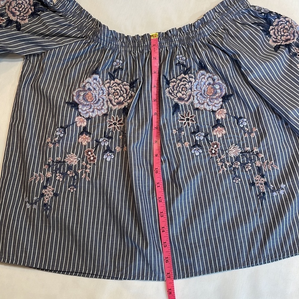 🎈AMERICAN EAGLE off shoulder striped embroidered floral top Size XS - Picture 13 of 16